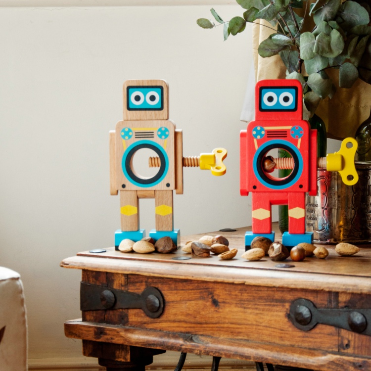robot-nut-cracker-4